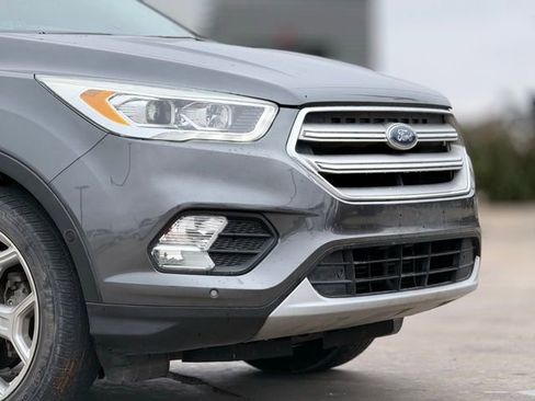 Used 2019 Ford Escape Titanium image 9