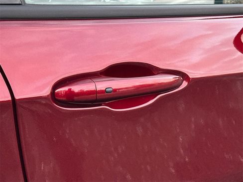 Used 2022 Jeep Compass Limited image 9