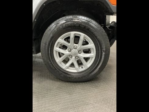 Used 2023 Jeep Gladiator Sport AWD/4WD image 25