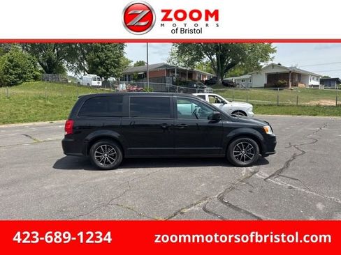 Used 2018 Dodge Grand Caravan SE FWD image 1