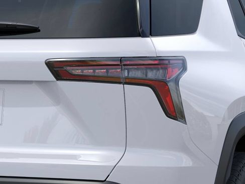 New 2027 Chevrolet Equinox LT w/ Convenience Package II FWD image 11