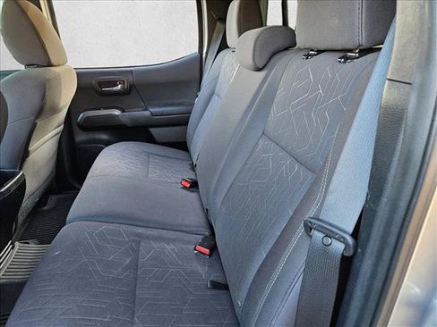 Used 2017 Toyota Tacoma TRD Off-Road image 18