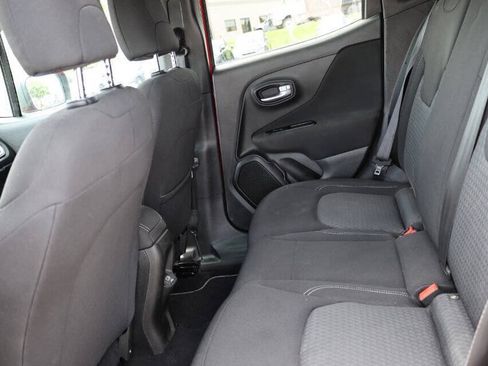 Used 2021 Jeep Renegade Latitude w/ Luxury Group II AWD/4WD image 17