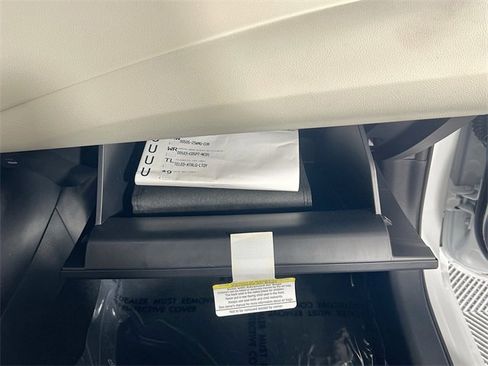 Used 2025 Toyota Corolla LE image 30