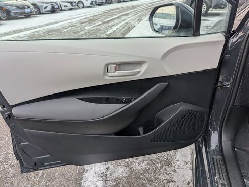 Used 2025 Toyota Corolla LE image 14
