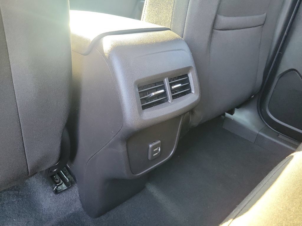 Used 2024 Chevrolet Equinox LT FWD image 15