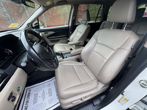 Used 2019 Honda Pilot Touring image 8