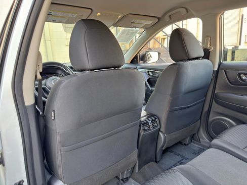 Used 2018 Nissan Rogue SV w/ Premium Package AWD/4WD image 32