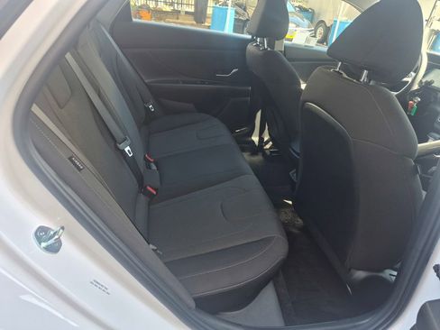 Used 2025 Hyundai Elantra SE w/ Cargo Package image 26