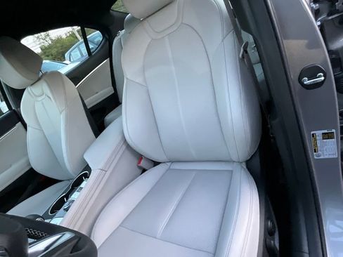 Used 2025 Genesis G70 2.5T image 31