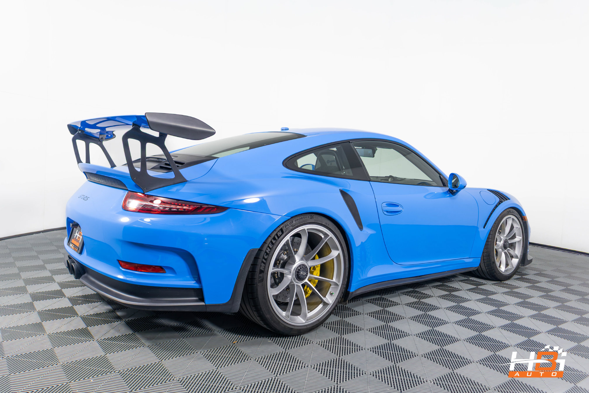 Used 2016 Porsche 911 GT3 RS RWD image 5