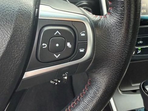 Used 2016 Toyota Camry SE image 19