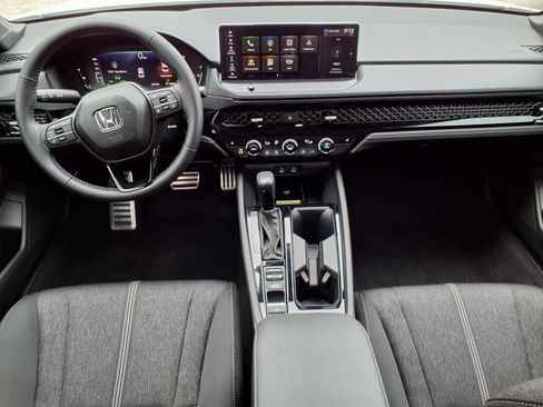 Used 2025 Honda Accord Sport image 4