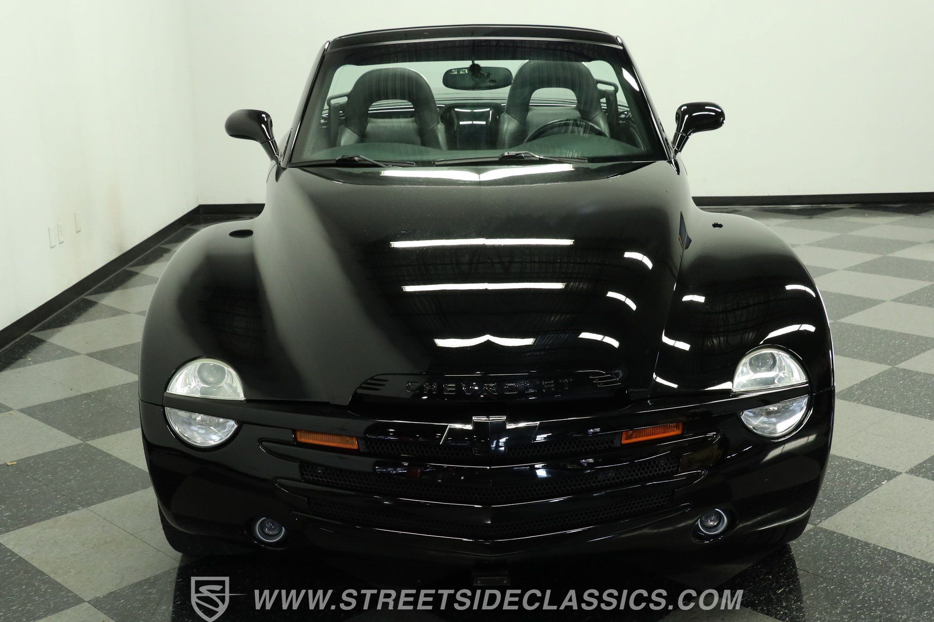 Used 2004 Chevrolet SSR w/ Preferred Equipment Group RWD image 16