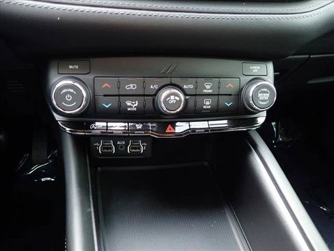 Used 2022 Dodge Durango SXT AWD/4WD image 18