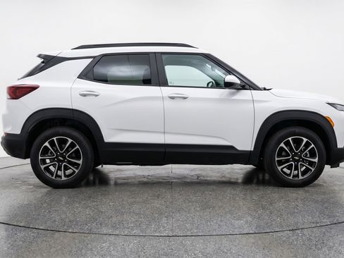 Used 2025 Chevrolet TrailBlazer LT FWD image 11