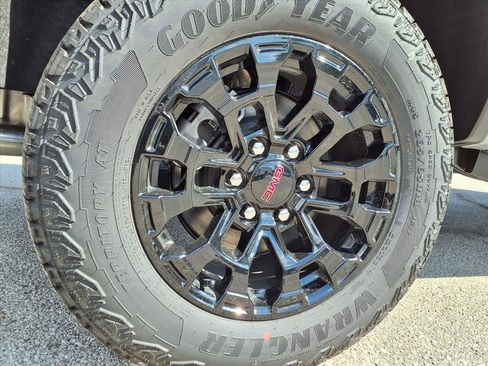 New 2026 GMC Canyon Elevation w/ Convenience Package image 25