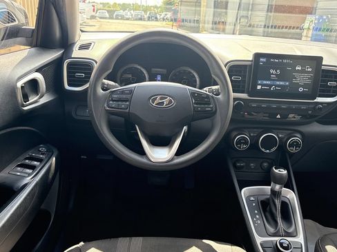 Used 2020 Hyundai Venue SEL FWD image 25