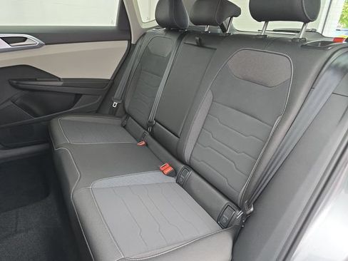 Certified 2025 Volkswagen Taos SE FWD image 13