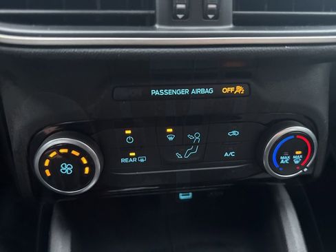 Used 2022 Ford Escape SE image 18