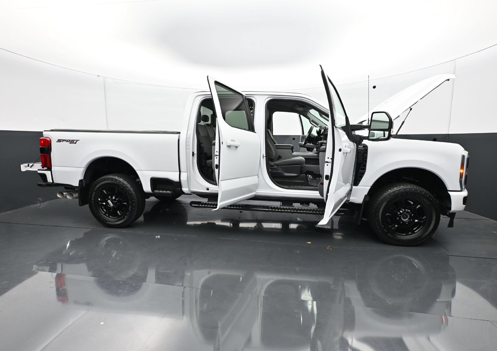 Used 2024 Ford F250 XLT w/ XLT Premium Package AWD/4WD image 36