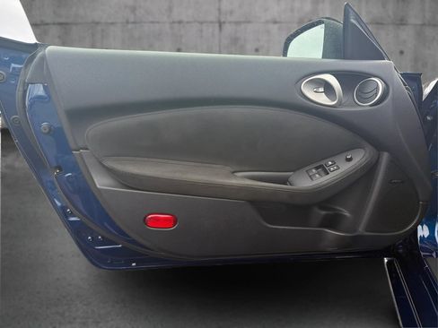 Used 2019 Nissan 370Z Touring Sport RWD image 18