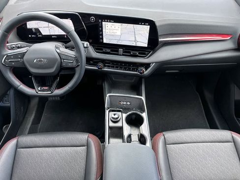 Used 2026 Chevrolet Equinox RS image 3