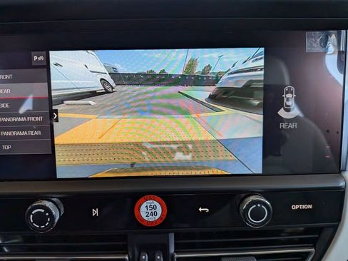 Certified 2025 Porsche Macan AWD/4WD image 20