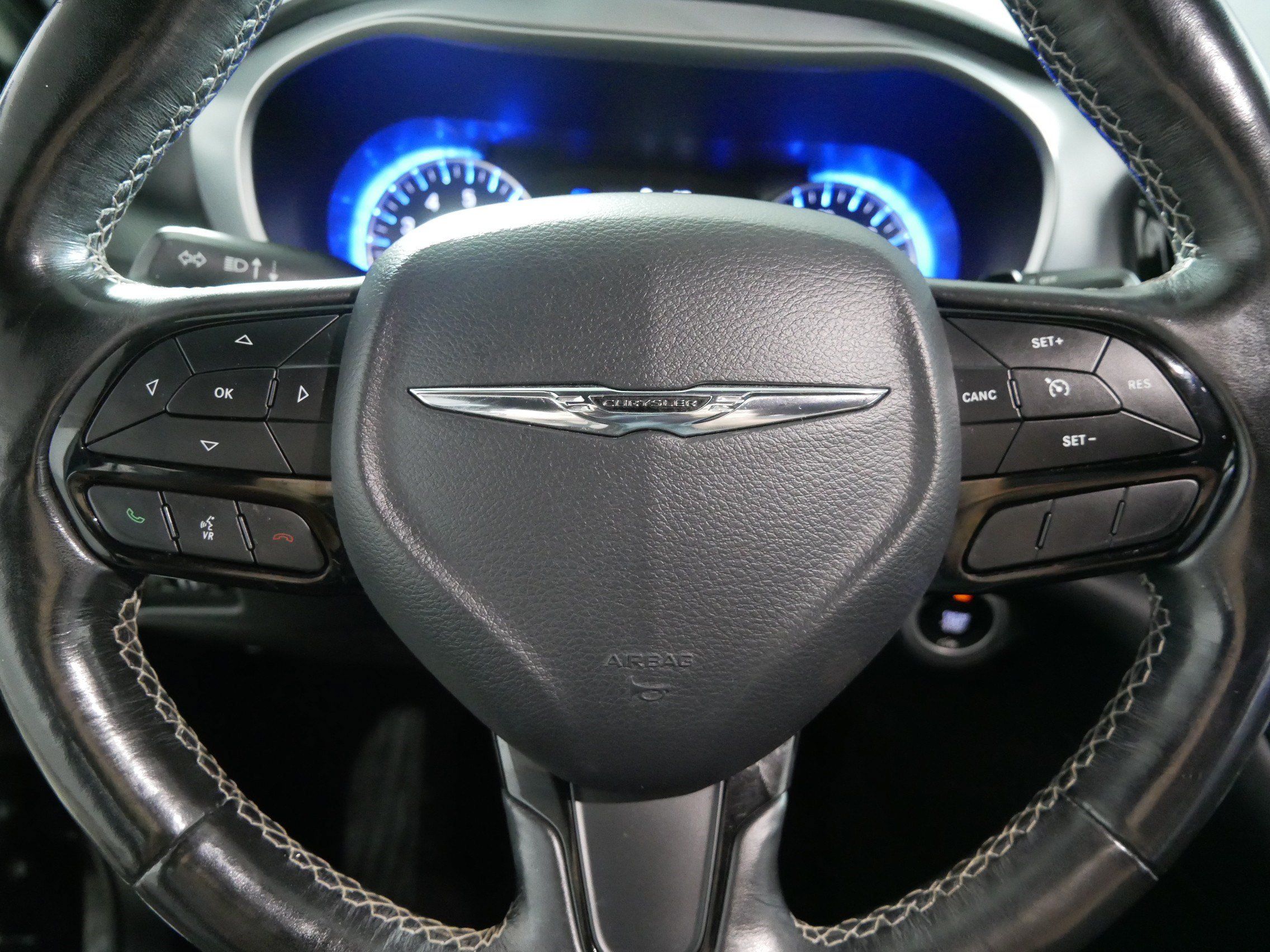 Used 2020 Chrysler Pacifica Touring-L FWD image 25