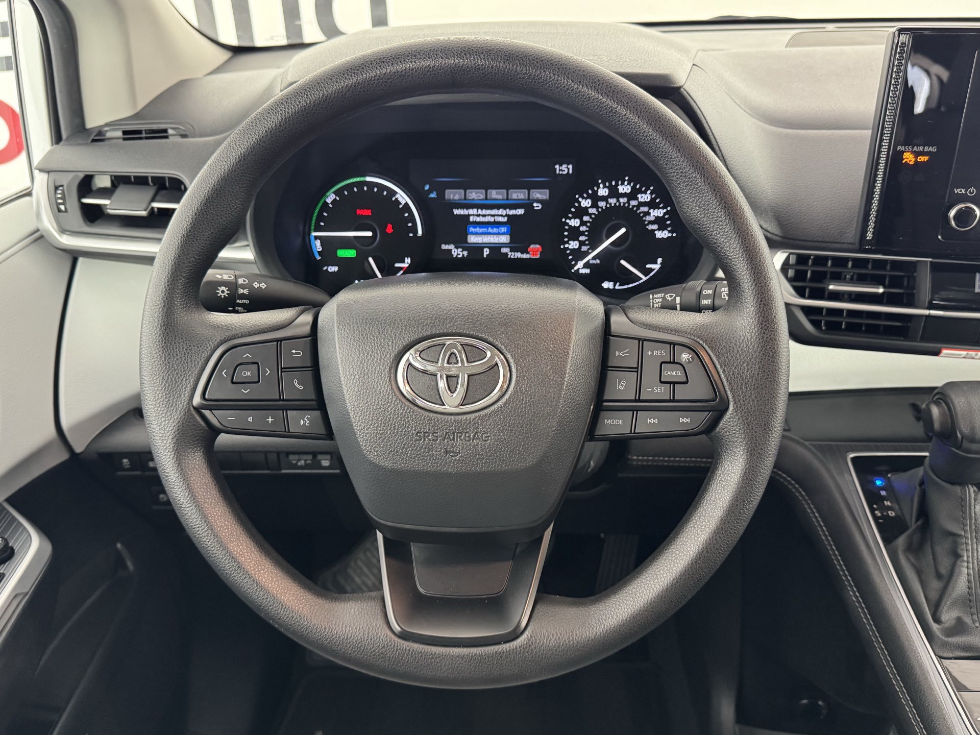 Certified 2026 Toyota Sienna LE FWD image 30