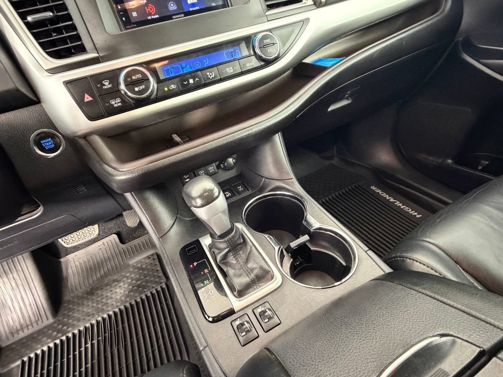 Used 2017 Toyota Highlander XLE AWD/4WD image 14