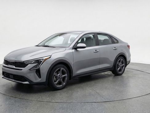 Used 2025 Kia K4 FWD image 3