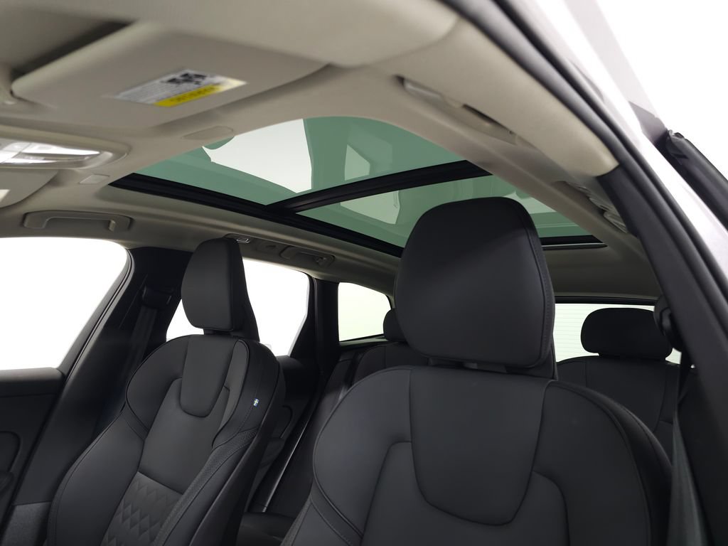 Certified 2026 Volvo XC60 B5 Plus AWD/4WD image 19