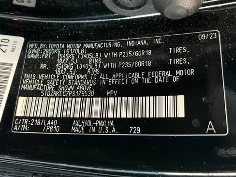 Used 2023 Toyota Sienna Limited FWD image 19