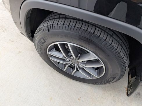 Used 2021 Jeep Grand Cherokee Limited image 9