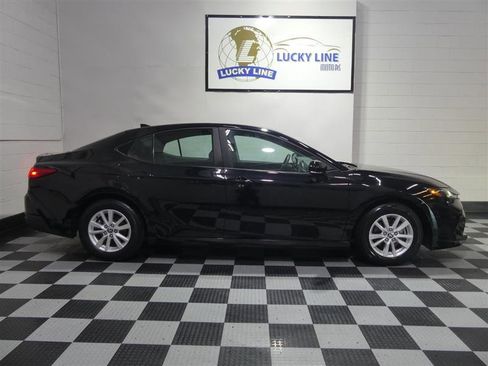 Used 2025 Toyota Camry LE image 6