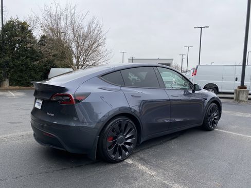 Used 2023 Tesla Model Y Performance image 9
