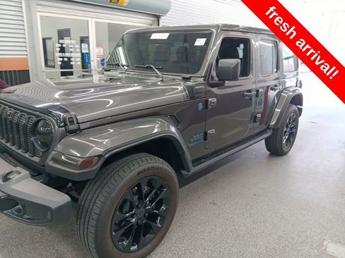 Used 2025 Jeep Wrangler Unlimited Sahara image 1