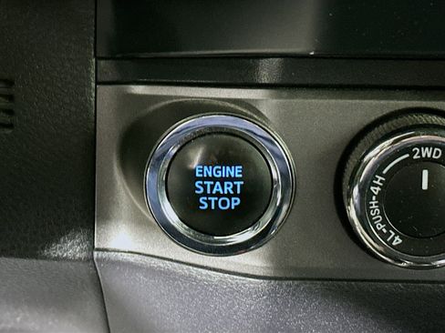 Used 2022 Toyota Tacoma TRD Off-Road AWD/4WD image 20