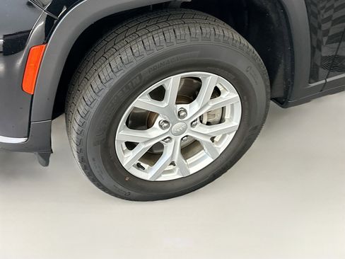 Used 2023 Jeep Grand Cherokee L Limited AWD/4WD image 11
