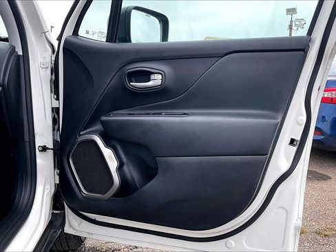 Used 2023 Jeep Renegade Latitude AWD/4WD image 26