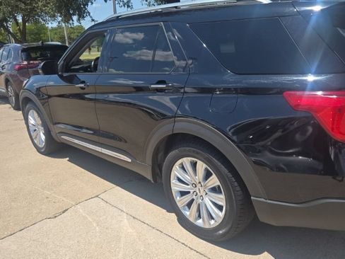 Used 2020 Ford Explorer Limited RWD image 3