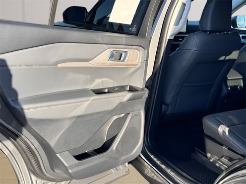 New 2026 Ford Explorer Active w/ Active Comfort Package image 31
