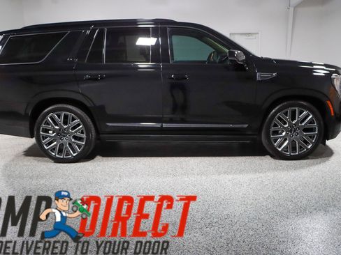 Used 2025 GMC Yukon Denali Ultimate AWD/4WD image 7