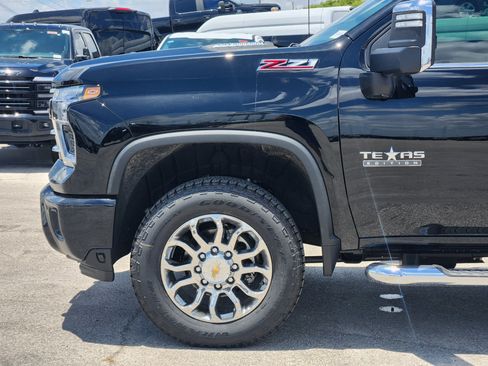 New 2026 Chevrolet Silverado 2500 LT w/ Z71 Chrome Sport Edition AWD/4WD image 7