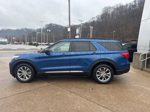 Used 2020 Ford Explorer XLT w/ Equipment Group 202A image 4