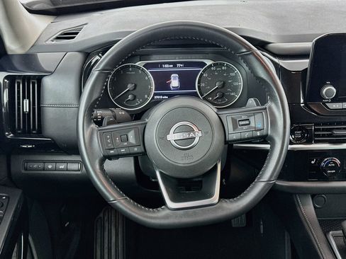 Used 2025 Nissan Pathfinder SV AWD/4WD image 18