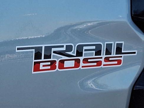 Used 2024 Chevrolet Colorado Trail Boss w/ Technology Package AWD/4WD image 30