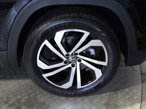 Used 2023 Volkswagen Atlas SEL AWD/4WD image 40