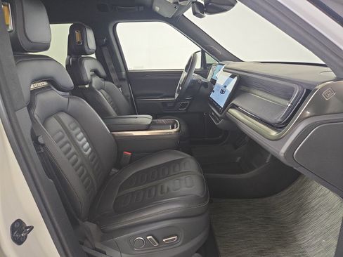 Used 2023 Rivian R1T Adventure AWD/4WD image 23
